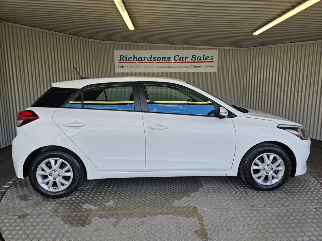 Used Hyundai i20 2017 for sale - 78201004: Photo 2