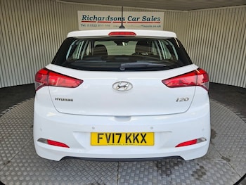 Used Hyundai i20 2017 for sale - 78201004: Photo