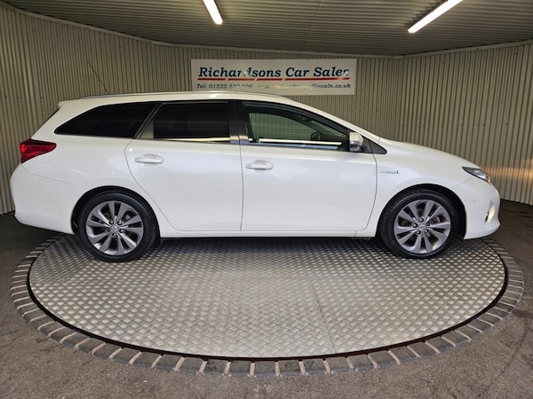 Used Toyota Auris 2014 for sale - 76304254: Photo 2
