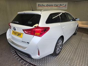 Used Toyota Auris 2014 for sale - 76304254: Photo