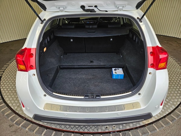 Used Toyota Auris 2014 for sale - 76304254: Photo 5