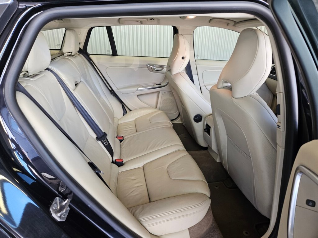 Used Volvo V60 2013 for sale - 76080934: Photo 30