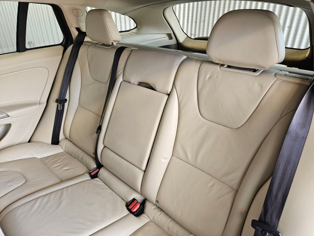 Used Volvo V60 2013 for sale - 76080934: Photo 39