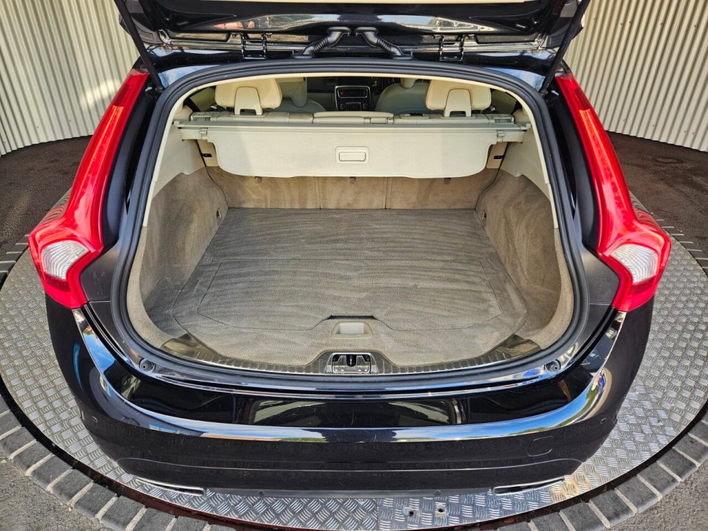 Used Volvo V60 2013 for sale - 76080934: Photo 5
