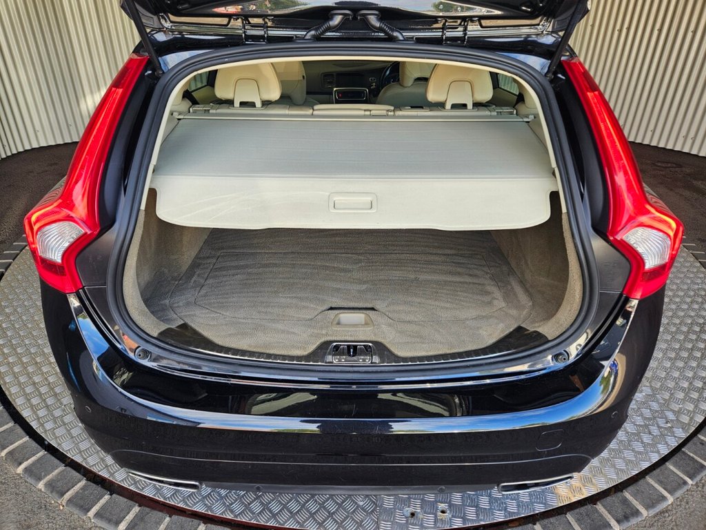 Used Volvo V60 2013 for sale - 76080934: Photo 6
