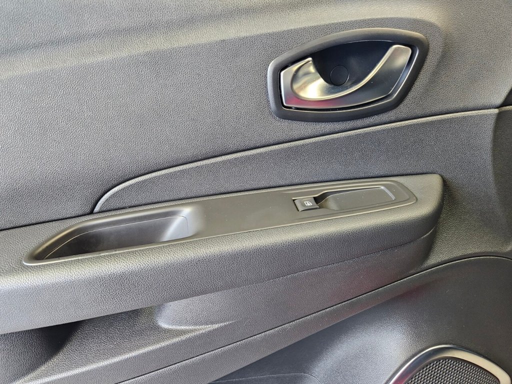 Used Renault Captur 2018 for sale - 76841261: Photo 29