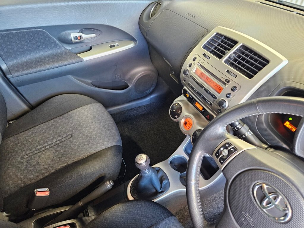 Used Toyota Urbancruiser 2009 for sale - 76768400: Photo 15