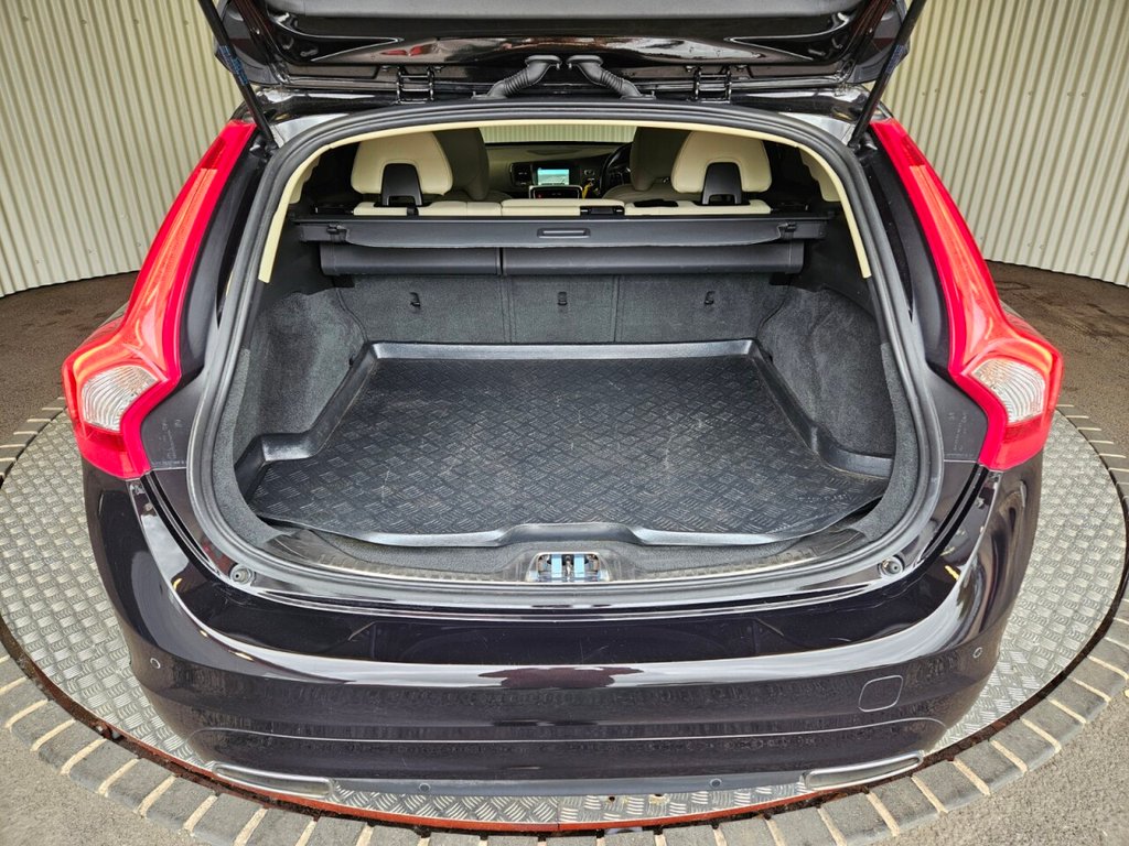 Used Volvo V60 2016 for sale - 76057035: Photo 14