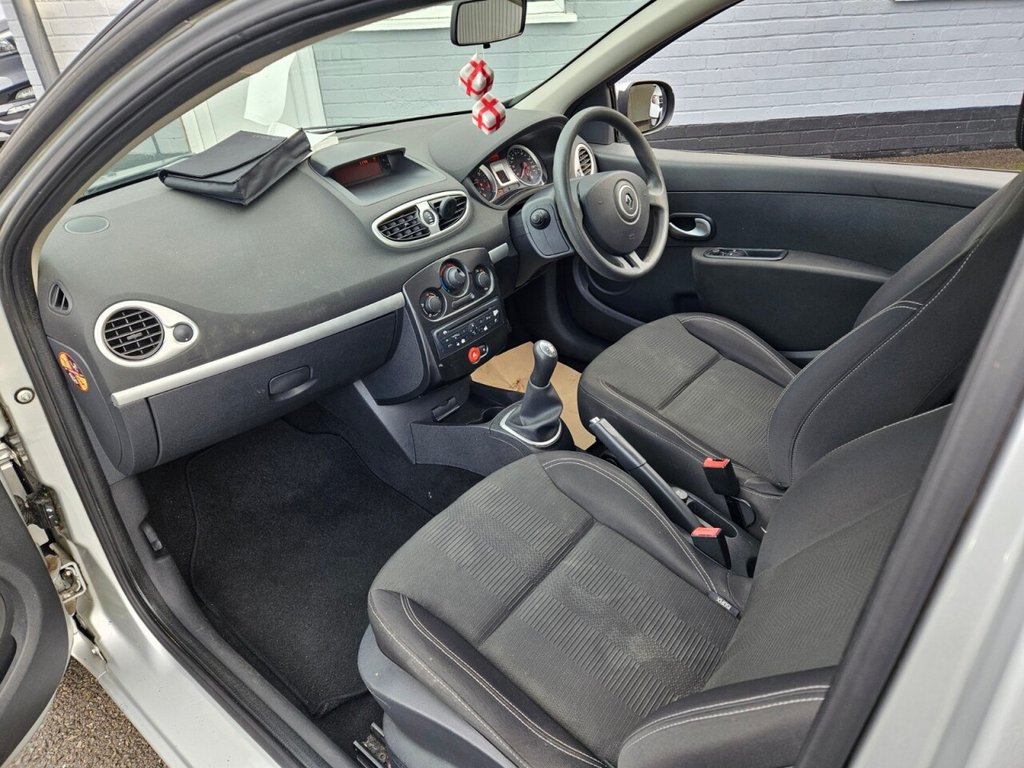 Used Renault Clio 2011 for sale - 76841516: Photo 12