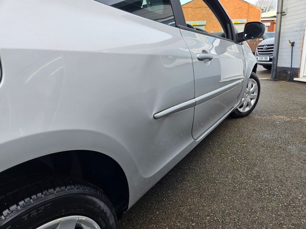 Used Renault Clio 2011 for sale - 76841516: Photo 17