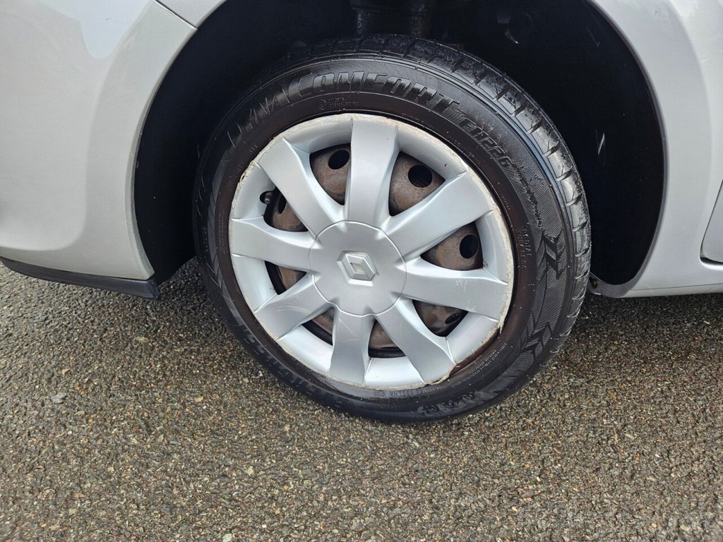 Used Renault Clio 2011 for sale - 76841516: Photo 5