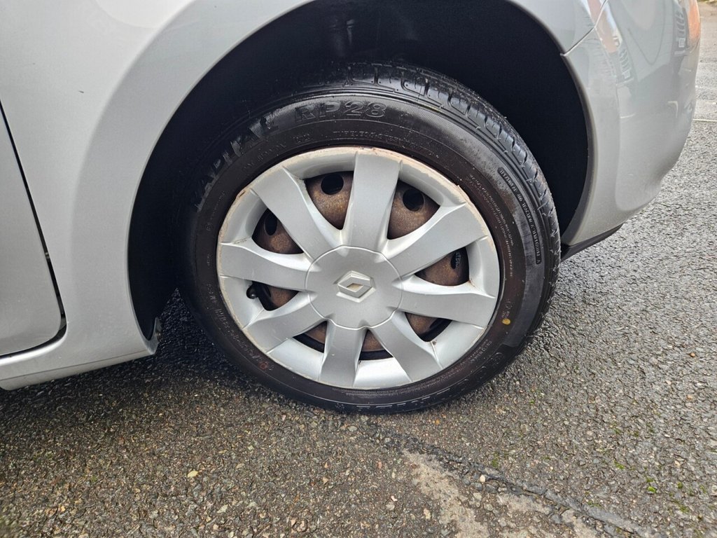 Used Renault Clio 2011 for sale - 76841516: Photo 6