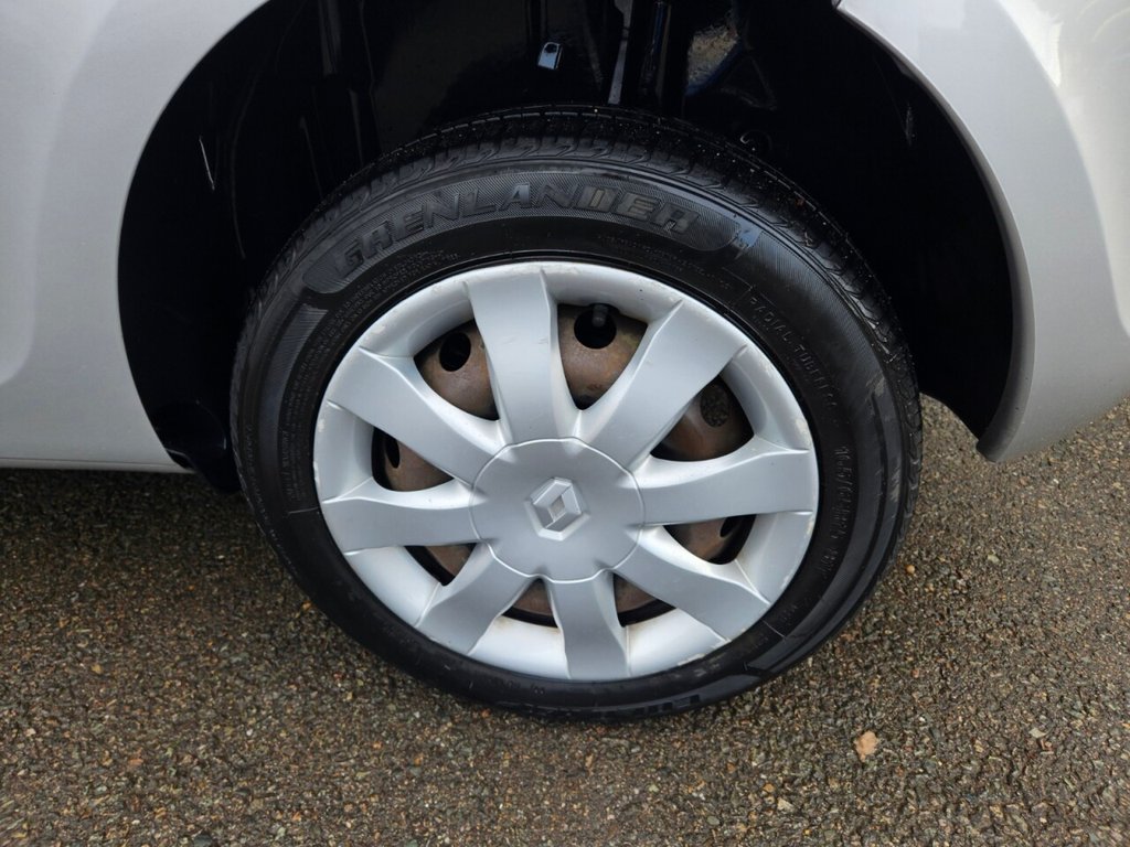 Used Renault Clio 2011 for sale - 76841516: Photo 8