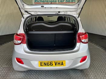 Used Hyundai i10 2017 for sale - 79871272: Photo