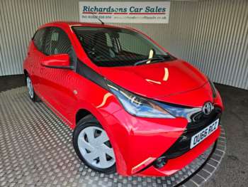 2016 (66) - 1.0 VVT-i x-play Hatchback 5dr Petrol Manual Euro 6 (68 ps)