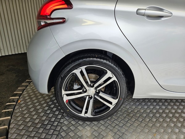 Used Peugeot 208 2016 for sale - 75630514: Photo 14
