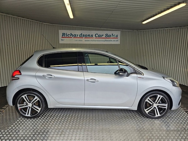 Used Peugeot 208 2016 for sale - 75630514: Photo 2