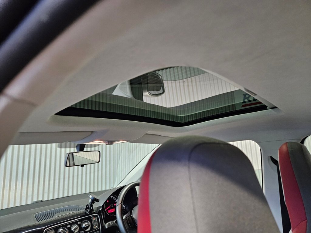 Used Volkswagen up! 2014 for sale - 77089289: Photo 35