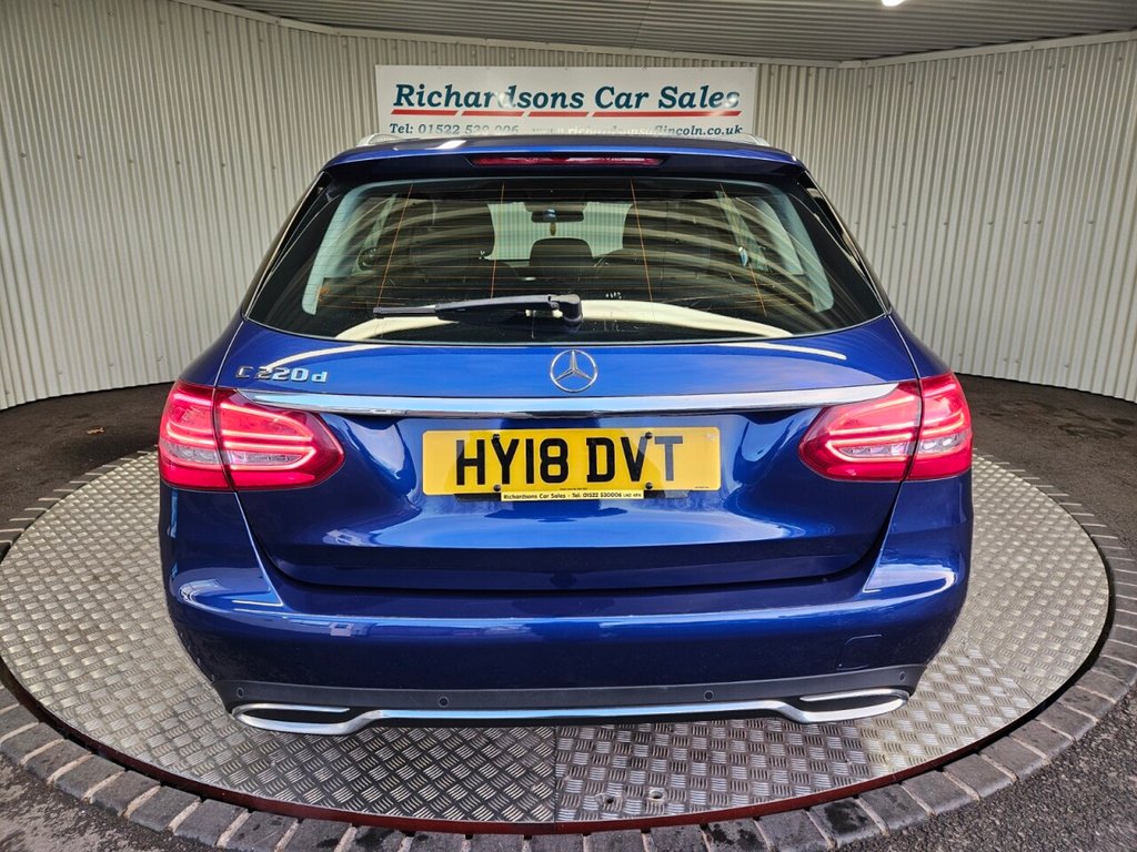 Used Mercedes-Benz C Class 2018 for sale - 76632430: Photo 4