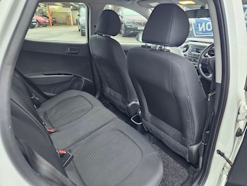 Used Hyundai i10 2017 for sale - 76510184: Photo