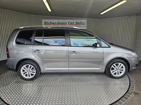 Used Volkswagen Touran 2009 for sale - 75307194: Photo 2
