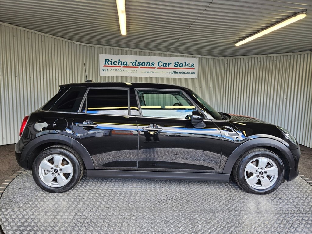 Used MINI Hatch 2018 for sale - 76068906: Photo 2