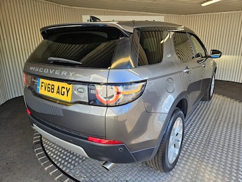Used Land Rover Discovery Sport 2018 for sale - 76039437: Photo 3