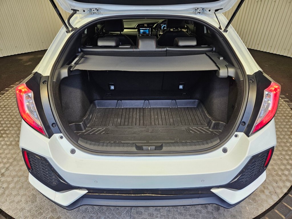 Used Honda Civic 2018 for sale - 77276326: Photo 30