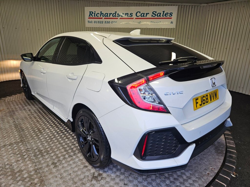 Used Honda Civic 2018 for sale - 77276326: Photo 5