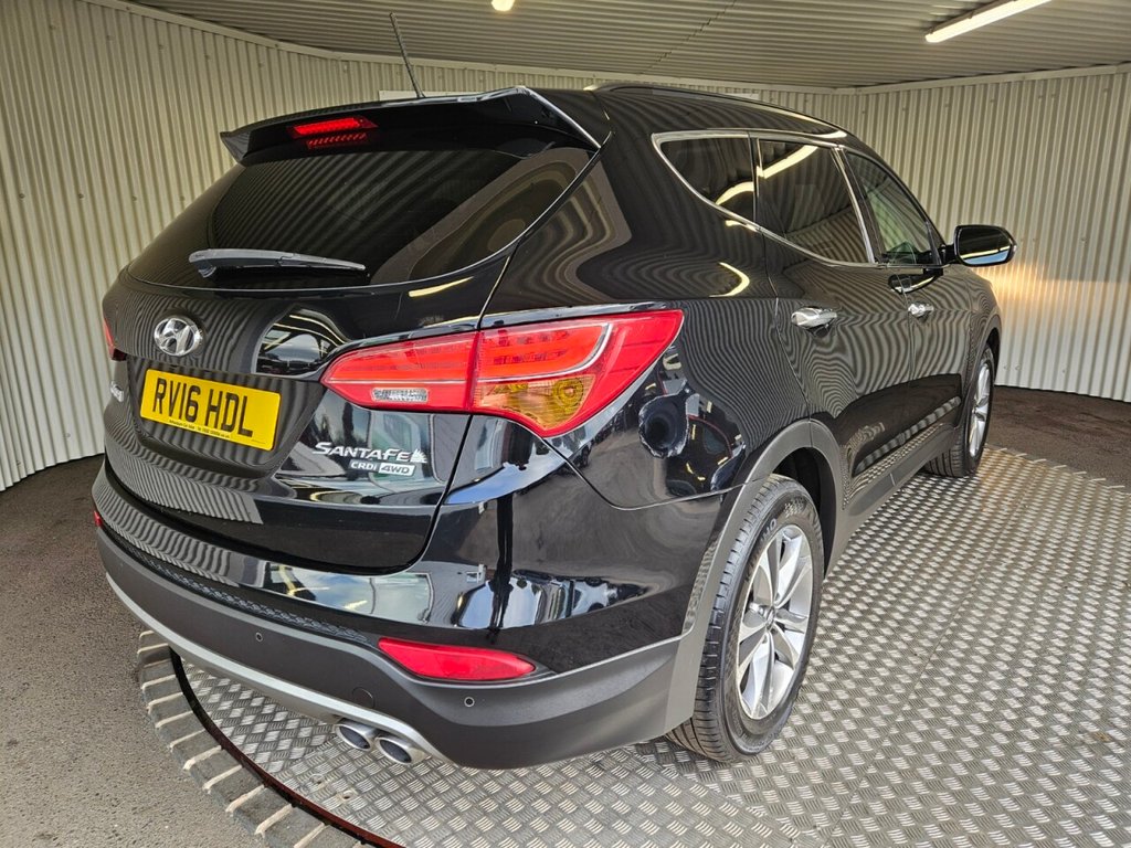 Used Hyundai Santa Fe 2016 for sale - 76333647: Photo 3