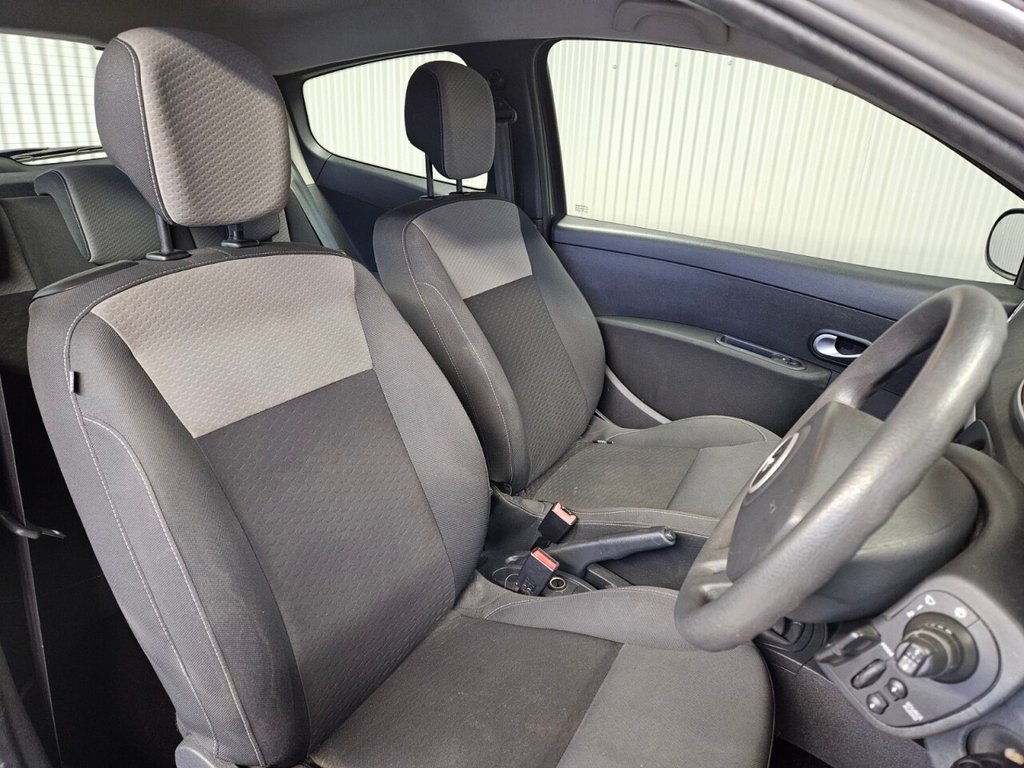 Used Renault Clio 2009 for sale - 77140160: Photo 16