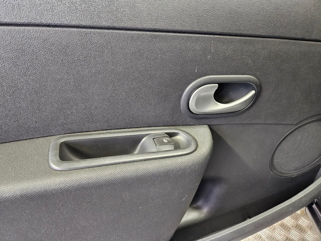 Used Renault Clio 2009 for sale - 77140160: Photo 22