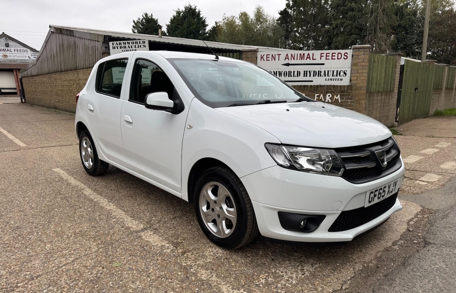 Used Dacia Sandero 2015 for sale - 76189610: Photo 17