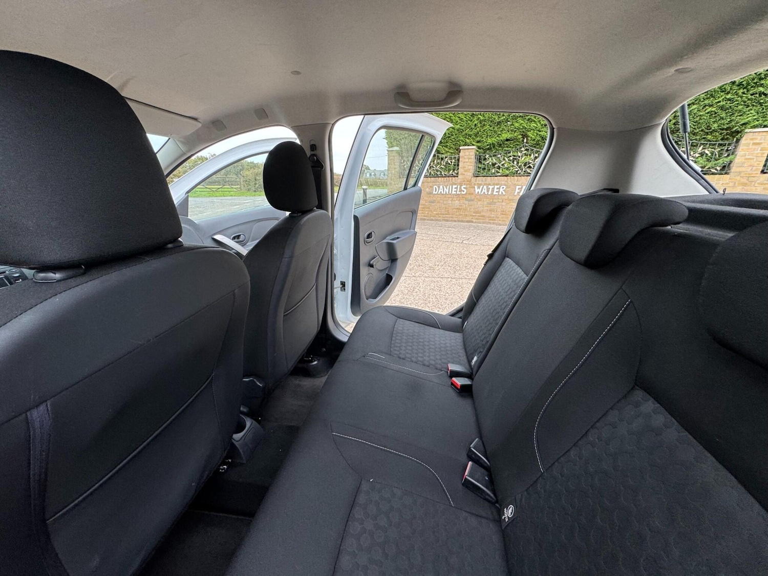 Used Dacia Sandero 2015 for sale - 76189610: Photo 30