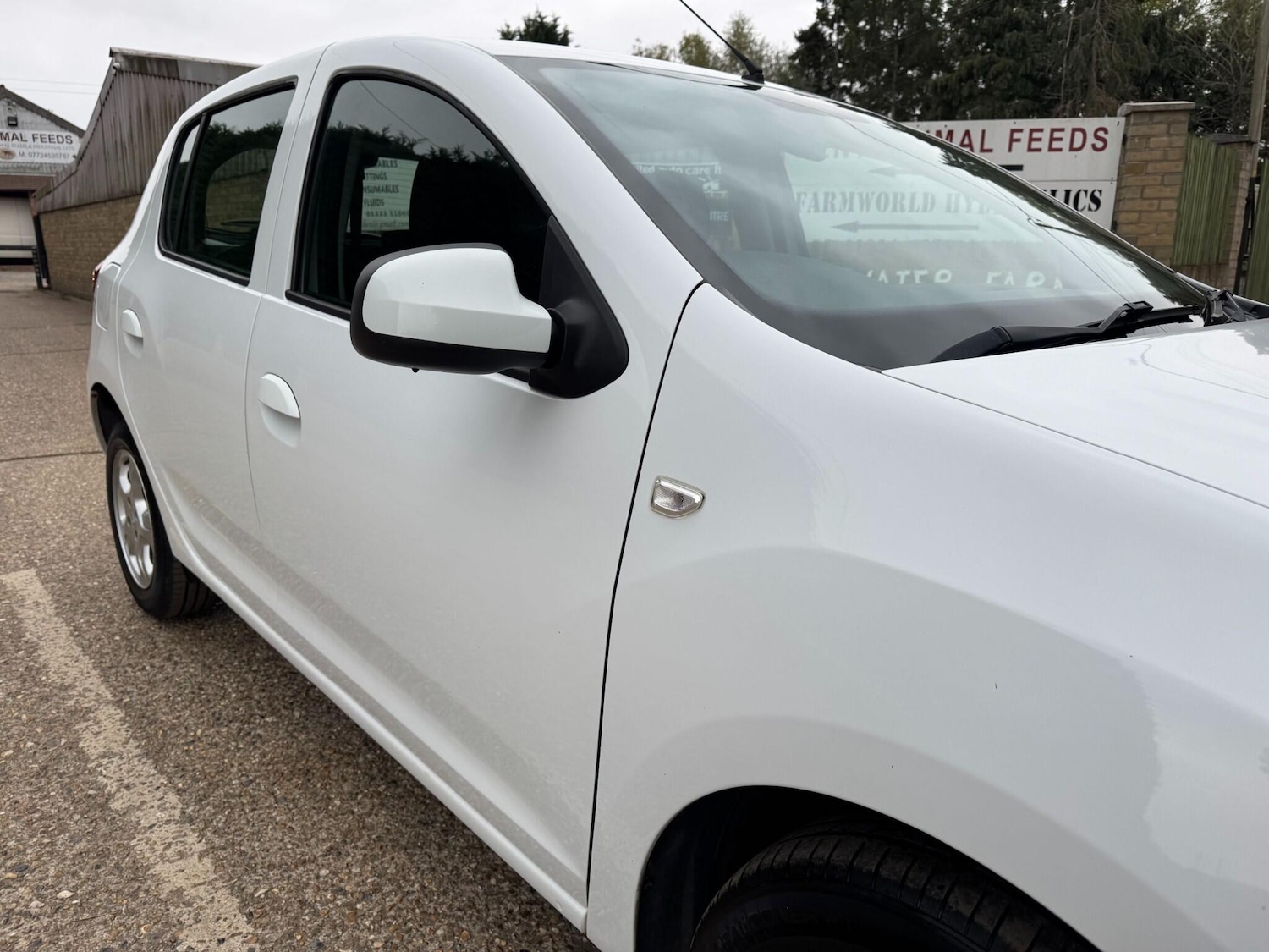 Used Dacia Sandero 2015 for sale - 76189610: Photo 9