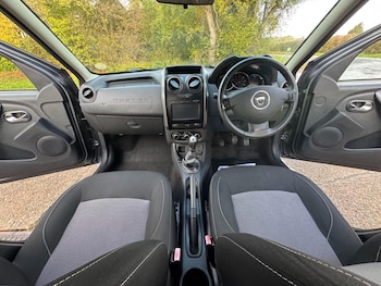 Used Dacia Duster 2016 for sale - 76389393: Photo