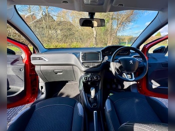 Used Peugeot 208 2016 for sale - 77290794: Photo