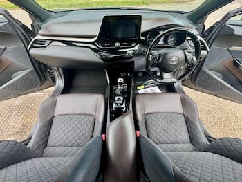 Used Toyota C-HR 2017 for sale - 79685343: Photo