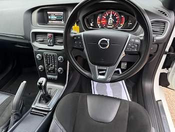 Used Volvo V40 2016 for sale - 76964507: Photo