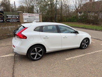 Used Volvo V40 2016 for sale - 76964507: Photo