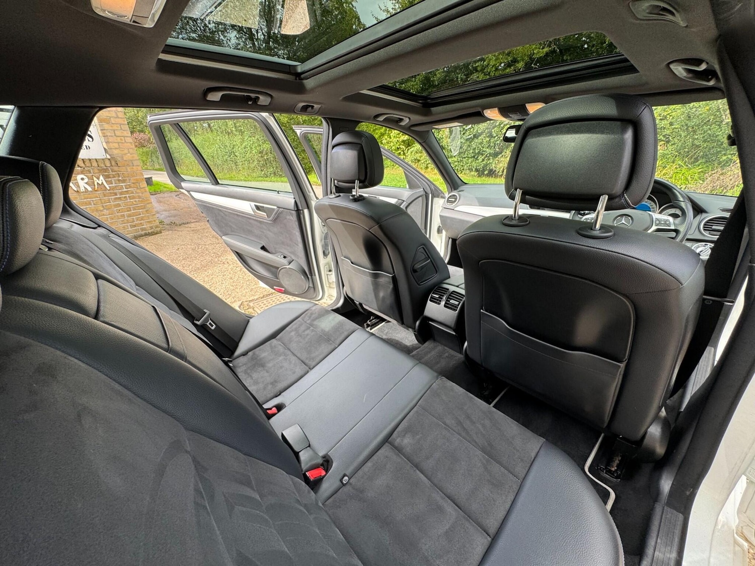 Used Mercedes-Benz C Class 2014 for sale - 76152282: Photo 77