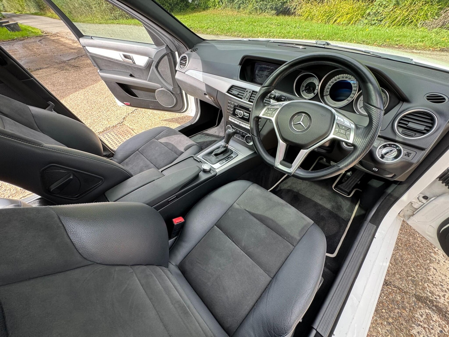 Used Mercedes-Benz C Class 2014 for sale - 76152282: Photo 96