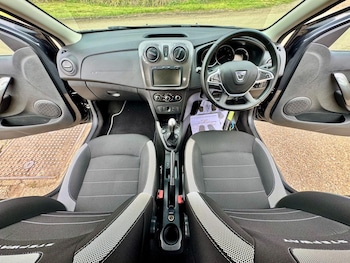 Used Dacia Sandero Stepway 2020 for sale - 77984117: Photo