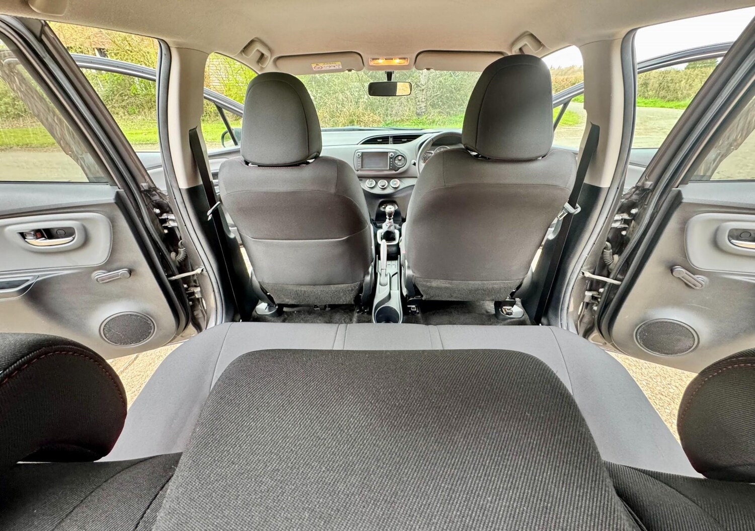 Used Toyota Yaris 2015 for sale - 78148437: Photo 35