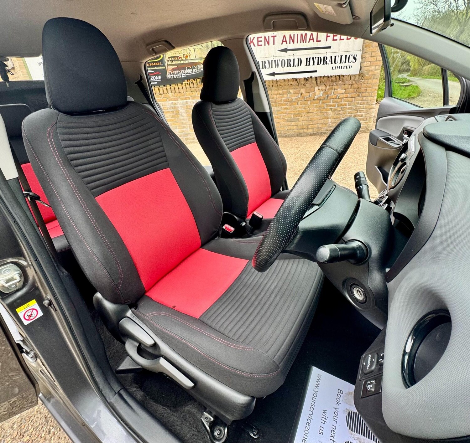 Used Toyota Yaris 2015 for sale - 78148437: Photo 65