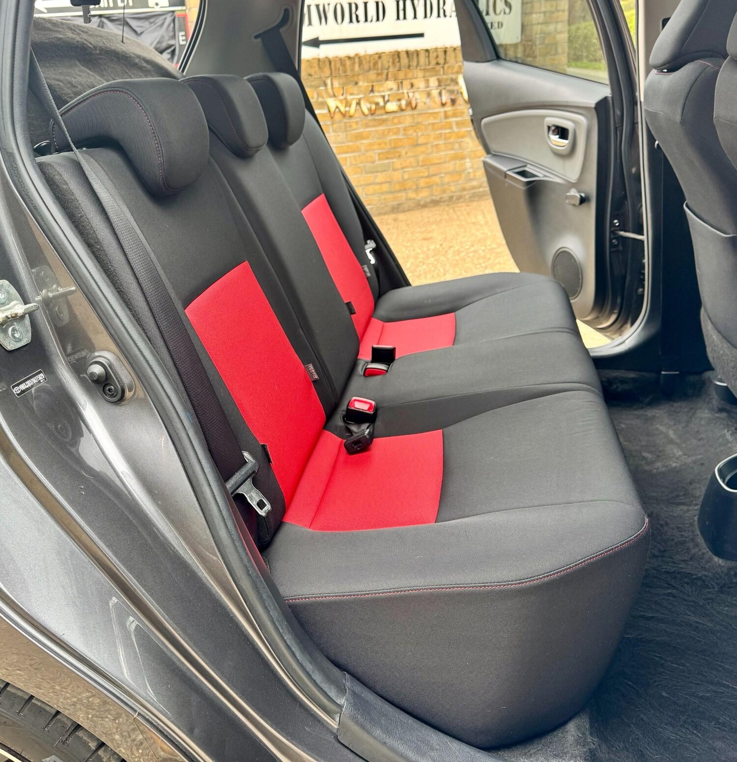 Used Toyota Yaris 2015 for sale - 78148437: Photo 74