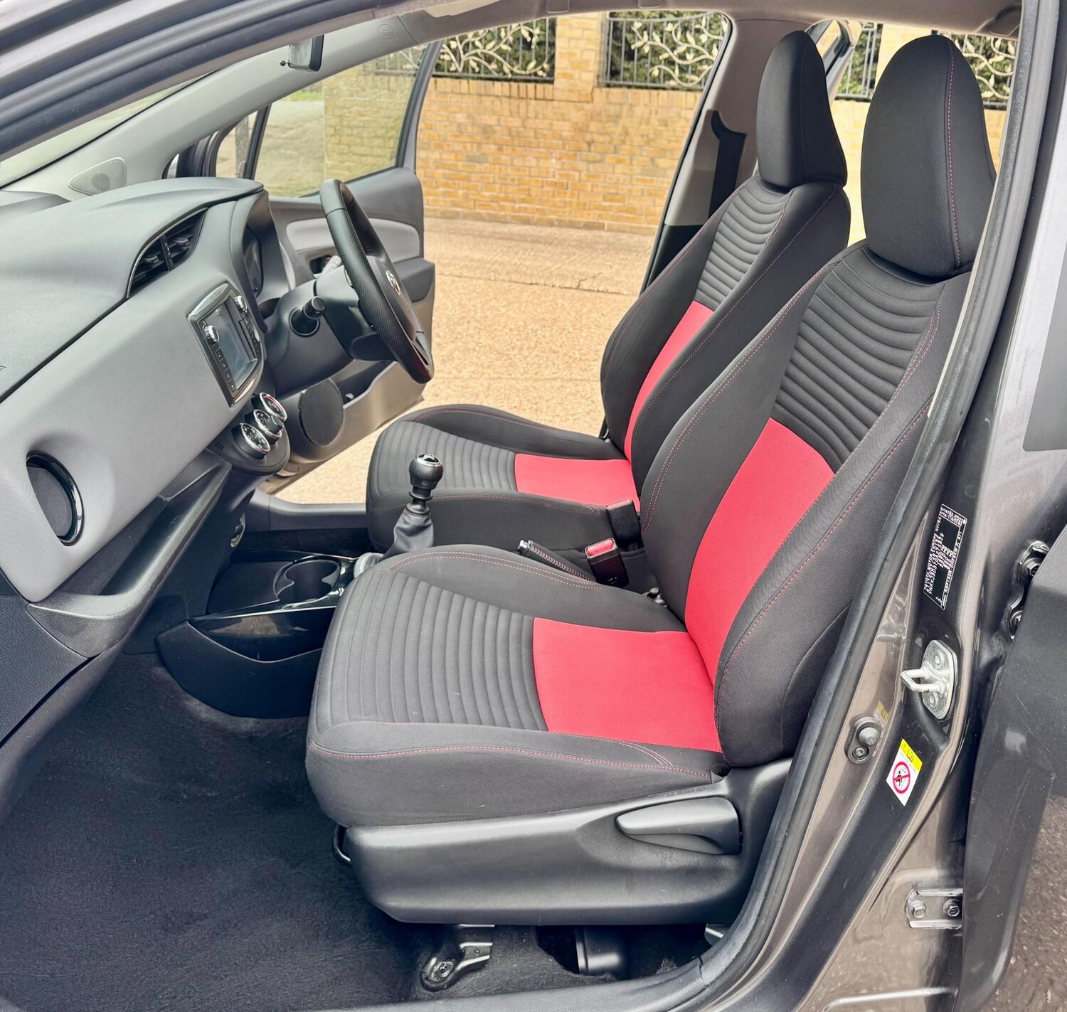 Used Toyota Yaris 2015 for sale - 78148437: Photo 77