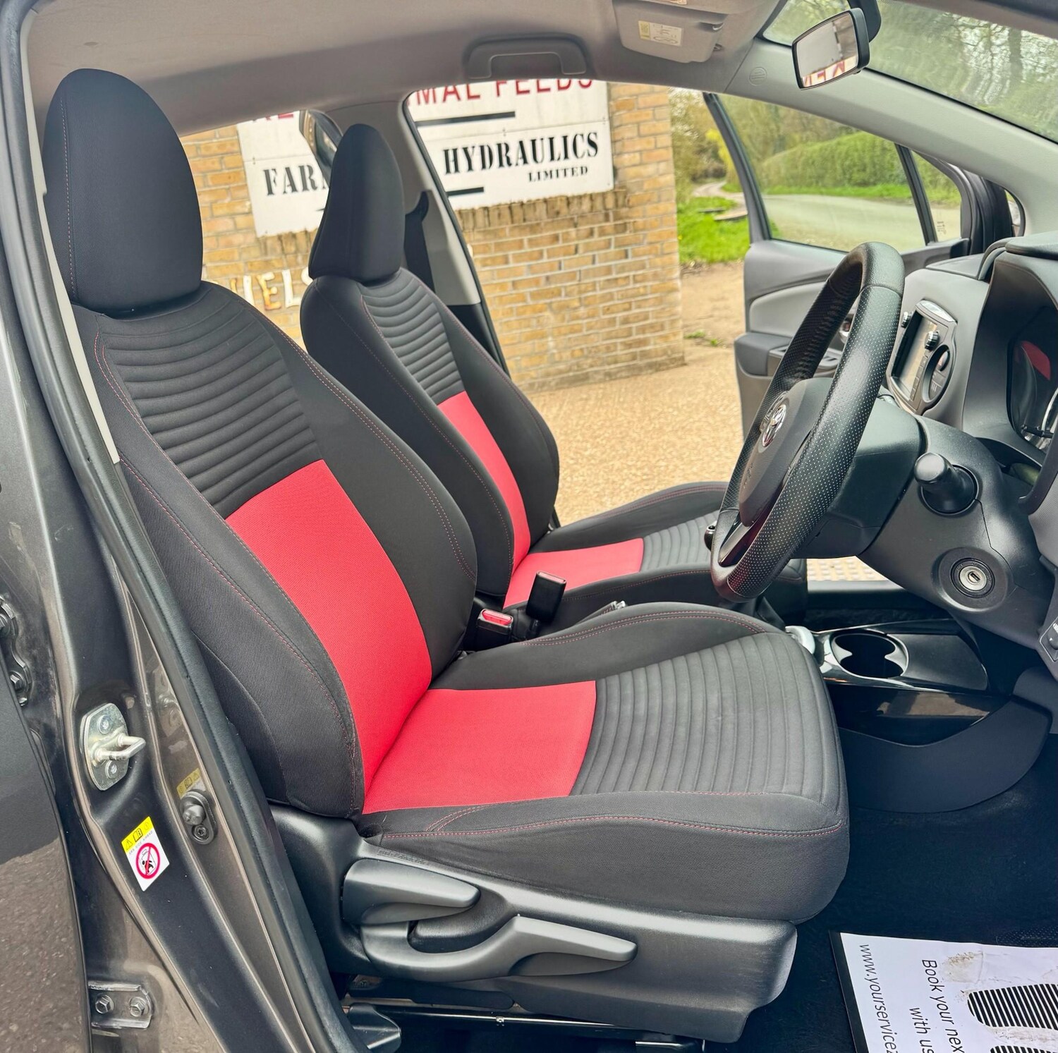 Used Toyota Yaris 2015 for sale - 78148437: Photo 79