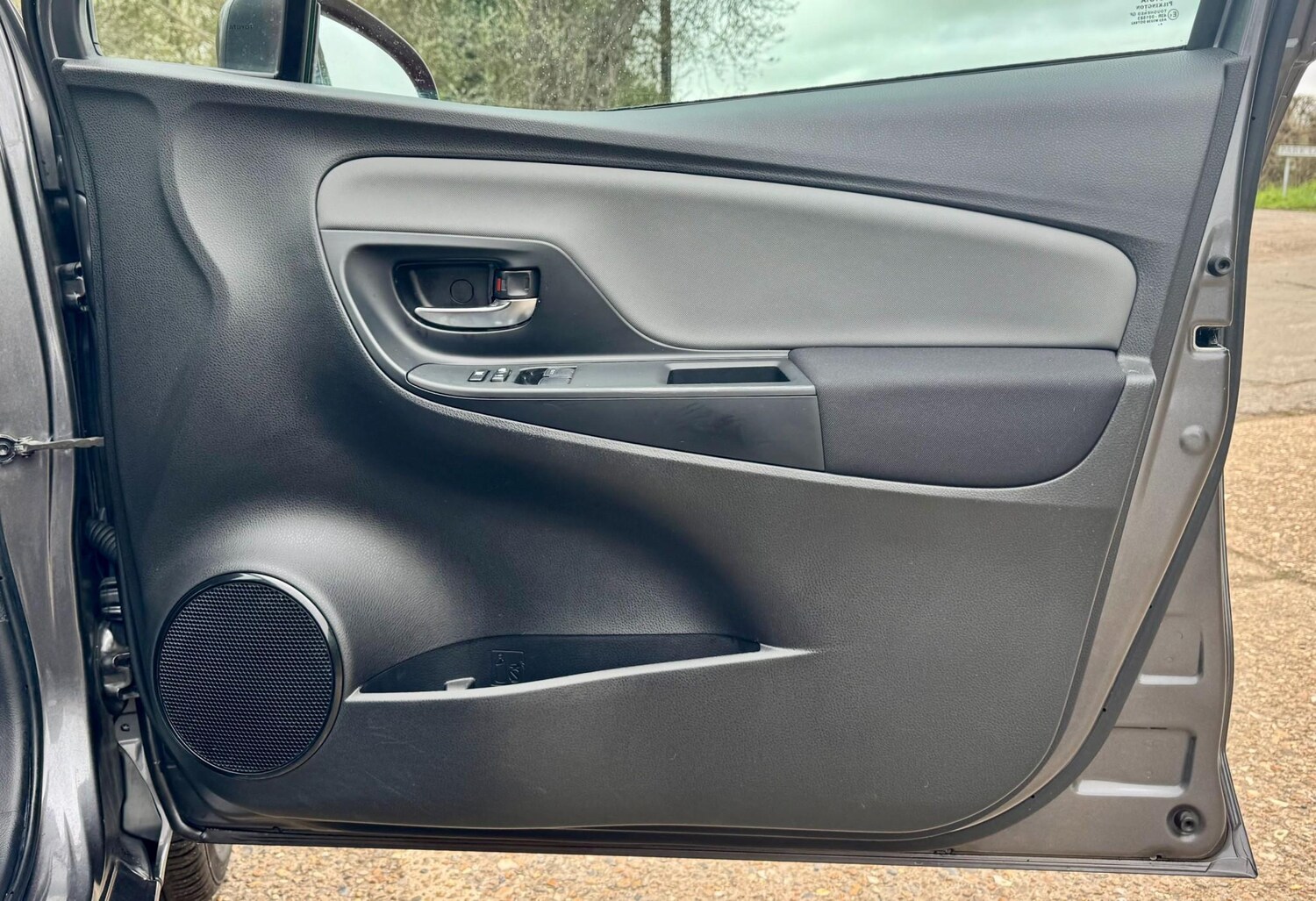 Used Toyota Yaris 2015 for sale - 78148437: Photo 86