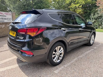 Used Hyundai Santa Fe 2017 for sale - 79748616: Photo